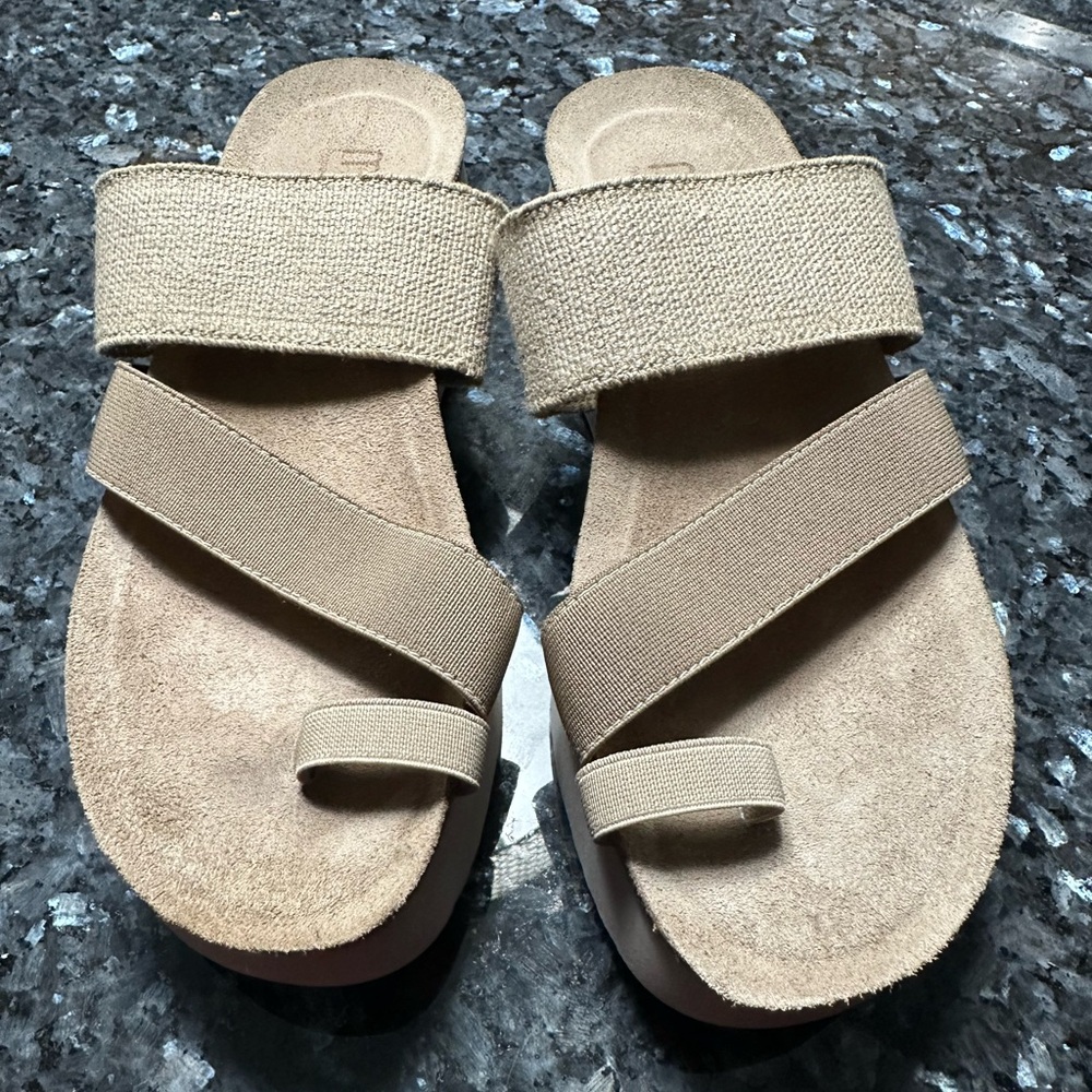 Munro platform neutral sandals - women’s Size 7